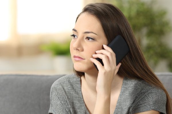 Свекровь звонила и плакала, что больше не может так жить, а я всё не понимала, к чему она клонит