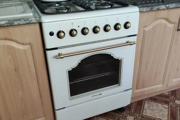 Как вернуть блеск стеклу духовки, отмывая копоть и склизкий налет