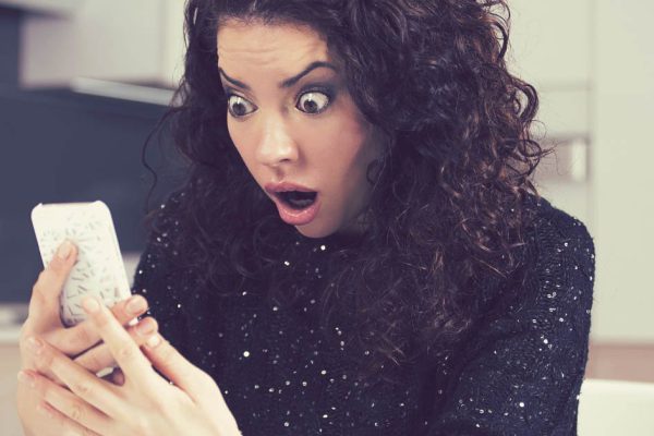 Следует ли писать жене бывшего, чтобы открыть ей глаза на неверность супруга