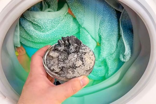 Для чего умудреные опытом хозяйки бросают в стиральную машину пепел, настоящее безумие