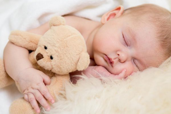 Как отучить ребенка от рук