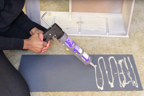 Эта рукодельница приклеила зеркало к комоду. Пожалуй, каждый мечтает о такой мебели в спальне!