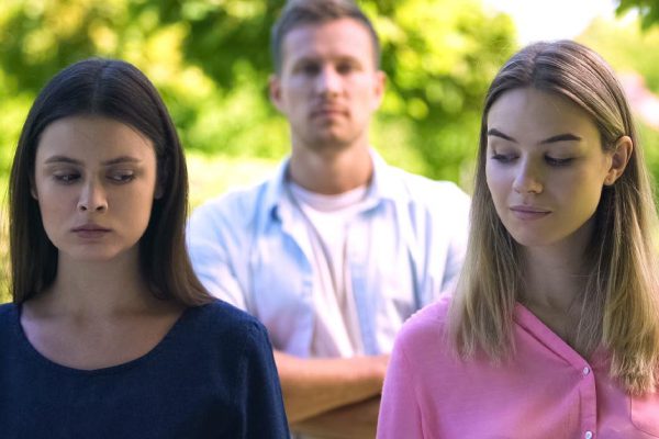 План действий, если в машине супруга замечена незнакомая гостья