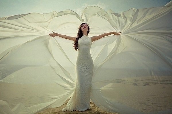 девушка в белом