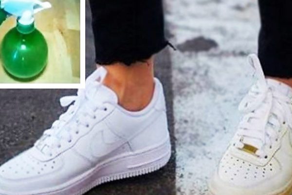 Она смешала 2 ингредиента, которые есть в каждом доме. Теперь ее белая обувь как новая!