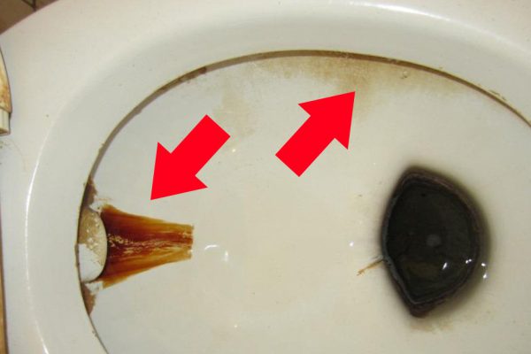 Простой трюк поможет тебе очистить унитаз от всех загрязнений! И надолго избавит от неприятного запаха!