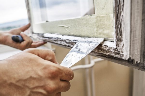 Покраска деревянных окон и балконов, которая держится годами