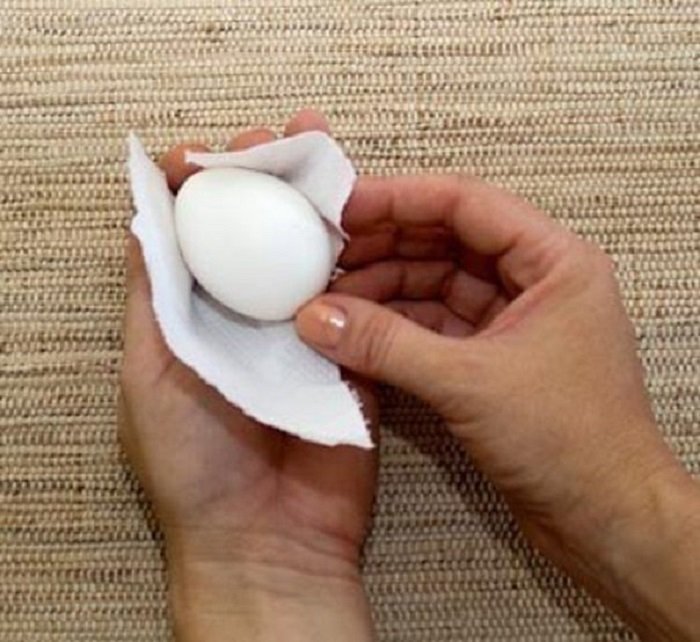 как покрасить яйца гуашью
