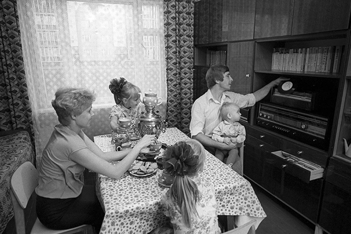 Не верю в сказки о бесплатных квартирах в СССР, как это было возможно? квартиру, квартиры, таких, время, больше, только, людей, человек, ковры, обязательно, советское, практически, семьи, квадратных, стали, очередь, семья, кухня, хрущевки, квартирами