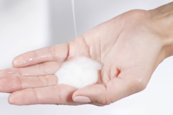 Подсмотрела, как тренер нестандартно использует кондиционер для волос