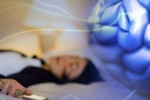 Будь осторожен! Вот почему нельзя «спать» со смартфоном.