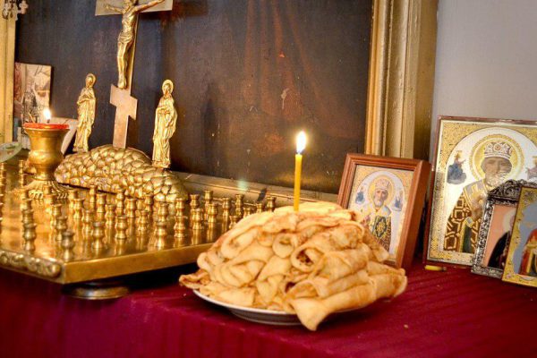 Зачем печь блины, держаться за ботинки новопреставленного и как провести его, чтобы не согрешить