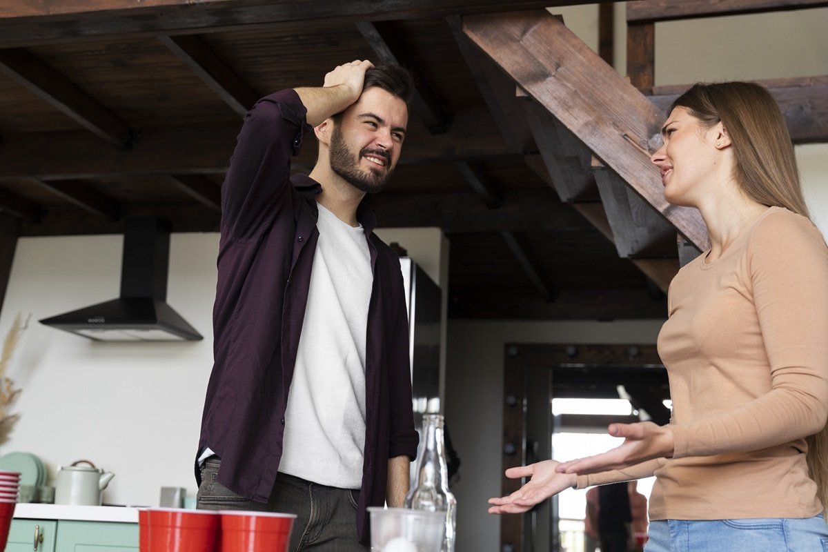 если парень влюблен но скрывает