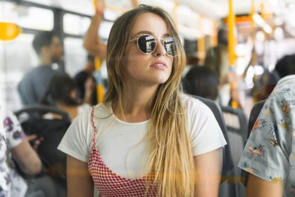 В автобус зашла тучная женщина лет пятидесяти и приказным тоном велела мне взять дочку на руки и уступить ей место