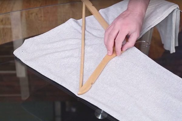 Увидев, как этот мужчина повесил свитер, я немедленно отправился к шкафу!