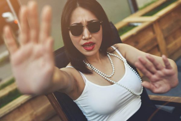 На фотографиях выгляжу на 15 лет старше, в зеркале супер, а фото абсолютно не нравятся