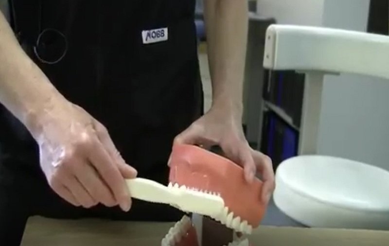 как чистить зубы