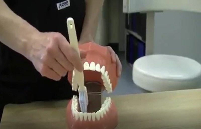 как чистить зубы