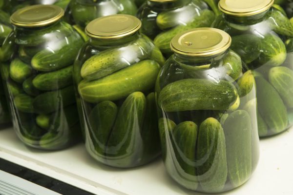 Мой метод хранить соленые огурцы в квартире, где нет ни лоджии, ни кладовки