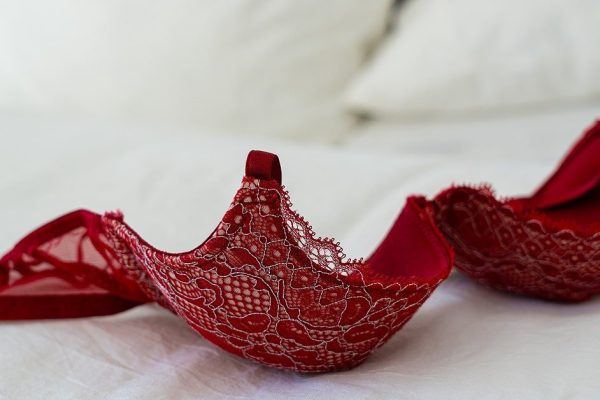 Лиф сидит идеально, ношу его и в пир, и в мир, всё благодаря золотому правилу «подверни и наклонись»