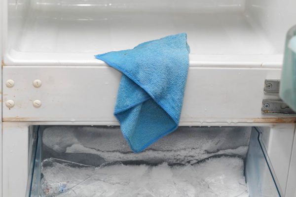 Как разморозить холодильник и соблюсти все правила