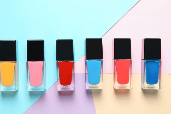 Поможет ли горячая вода при снятии гель-лака