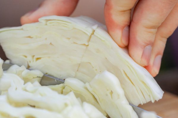 Тушу капусту сразу в двух кастрюлях, знаю маленькие тонкости, после которых ее мгновенно съедают домашние