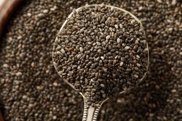 Пакет семян чиа скучал на кухонной полке, шеф-повар научил, как их правильно добавлять в блюда