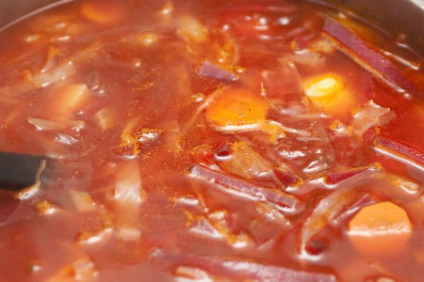 Ошибка молодой хозяйки, что необратимо испортит борщ