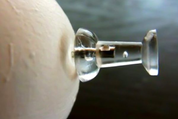 Вот зачем нужно прокалывать яйца иголкой! Теперь делаю так всегда.