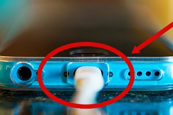 Всё это время ты заряжал телефон неправильно! Обрати внимание на один момент…