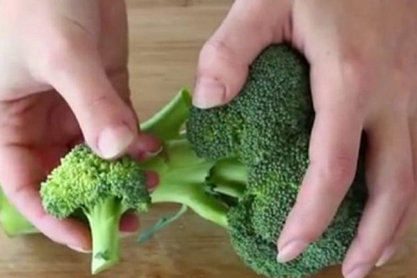 Раньше я всегда выбрасывала толстые стебли, отрезая лишь соцветия брокколи… Но теперь!