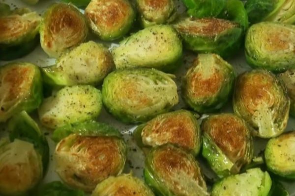 Брюссельская капуста по рецепту шеф-повара из столичного ресторана, которую уплетают даже самые привередливые дети