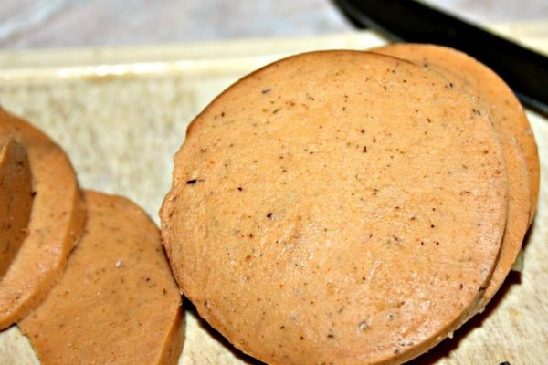 Если я скажу, из чего эта пряная колбаска, ты точно не поверишь… Обязательно попробуй!