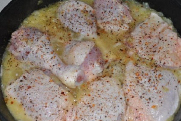 Стоит поместить жесткую курицу в эту гущу, и случится… Нежнее блюда не пробовал!