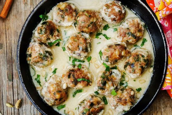 Приготовление гнезд из фарша с грибами и сыром