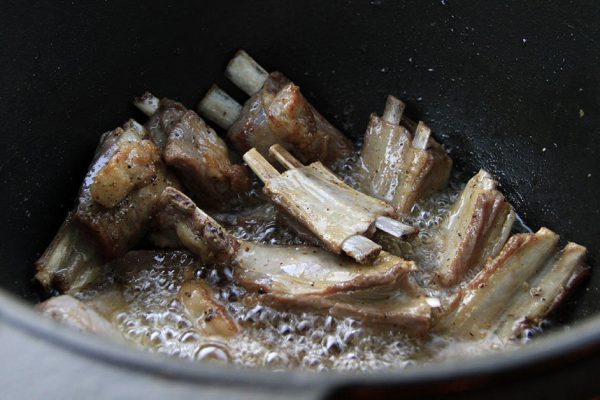 Родилась и выросла на Кавказе, показываю, как у нас готовят говяжьи ребра, чтобы мясо отделялось от кости