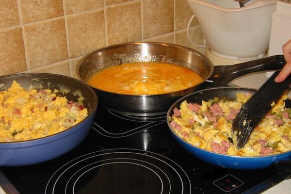 Секреты классического завтрака. 7 ошибок, которые мы совершаем при приготовлении яичницы-болтуньи.