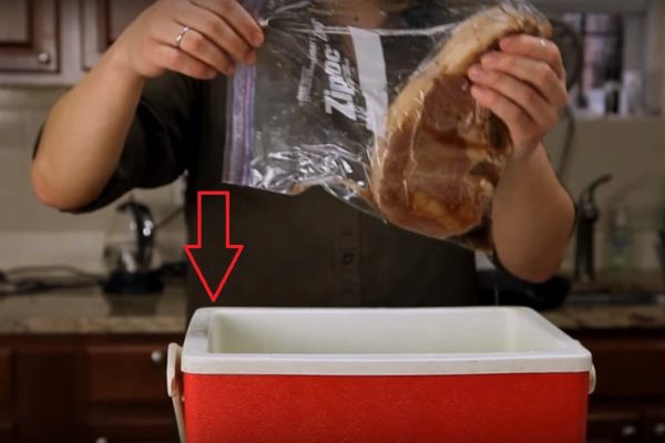 Он положил мясо в пакет с застежкой… Это же секрет приготовления идеального…