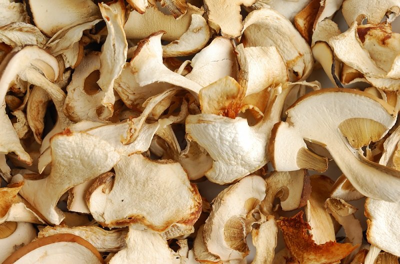 Фото сушеных белых грибов. Сушеные китайские грибы купить. Сушеные грибы едят