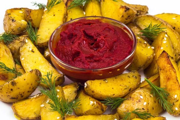 Гостеприимная хозяйка показывает, как приготовить ароматный картофель по-деревенски на праздничный стол за 30 минут