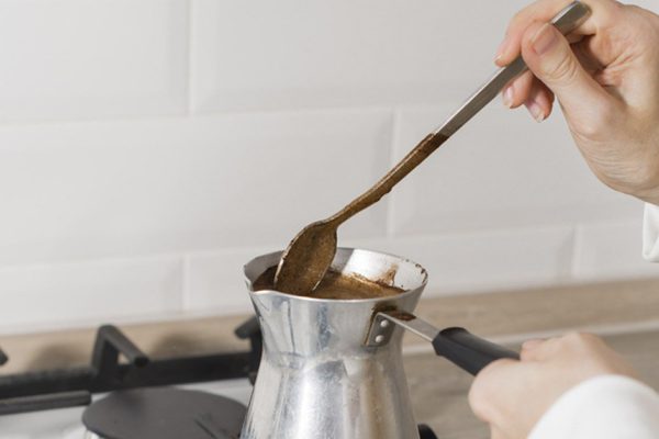 Бывший студент журфака МГУ, работавший долгое время бариста, научил меня варить лучший кофе в мире