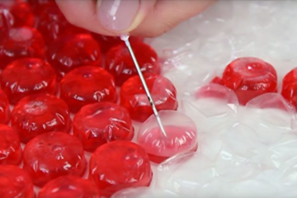 Многие любят давить пузырьки на пленке. Но если ты прочтешь эту статью, появится идея получше!