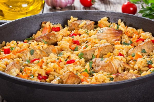 Как приготовить плов с курицей в сковороде