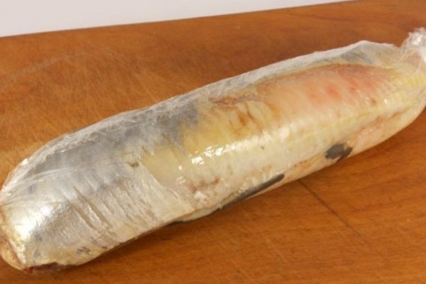 Рецепт быстрого закусочного рулета из сельди