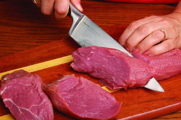 Покупаю мясную вырезку, режу на кусочки и готовлю кляр… Эконом-блюдо на все времена!