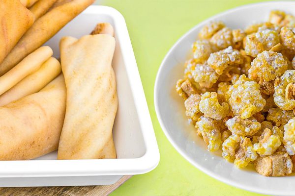 Раньше из свиных шкурок только холодец варила, научилась готовить деликатес, от которого никто не отказывается