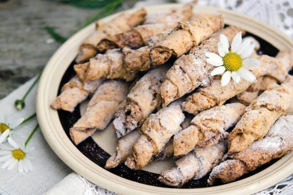 Инструкция по приготовлению хрустящих трубочек с орехами