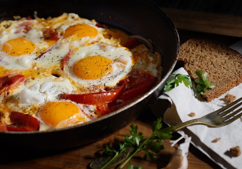 Как приготовить яичницу с фасолевым соусом кулинария