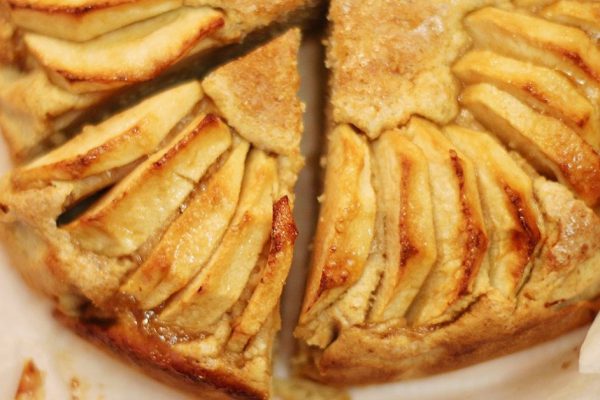 «Невидимый» яблочный пирог! Нашла этот рецепт в бабушкиной тетрадке.